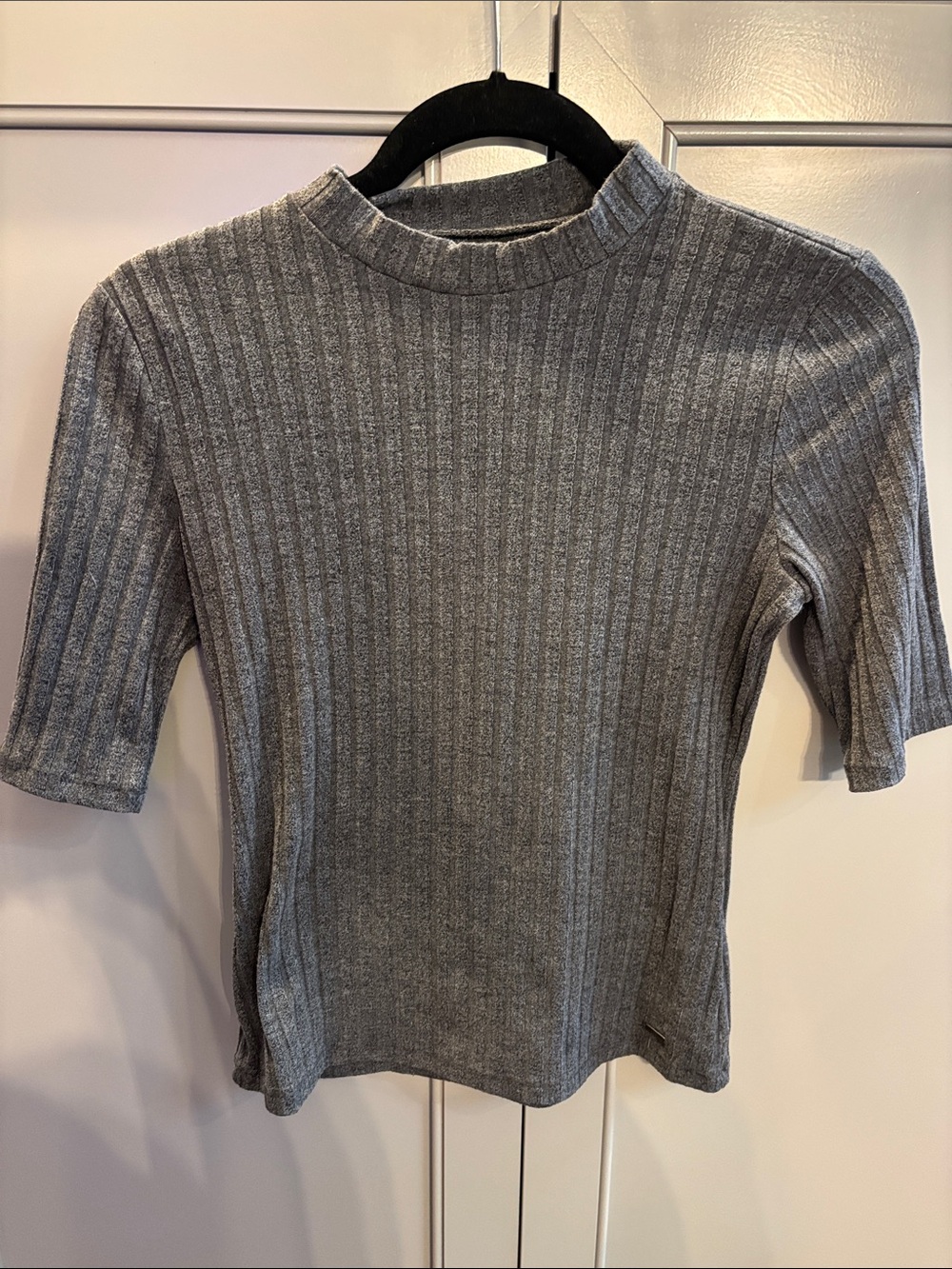 Y2K Hollister grey ribbed cropped short sleeve sweater M